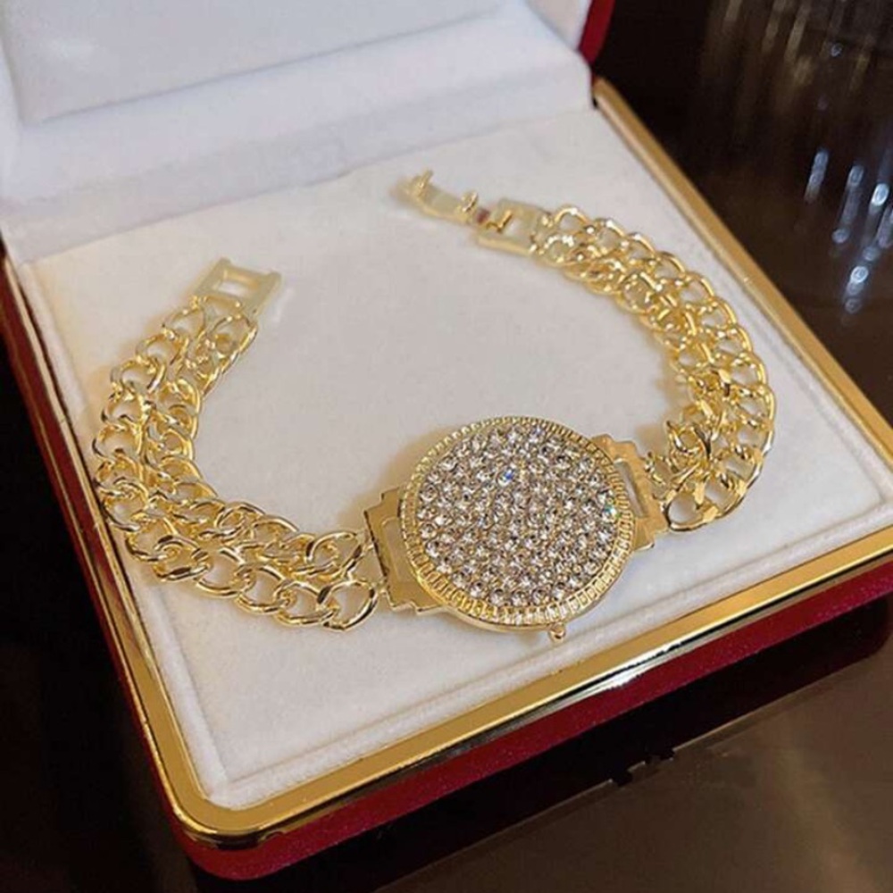 Elegant Gold Bracelet with Crystal Accents